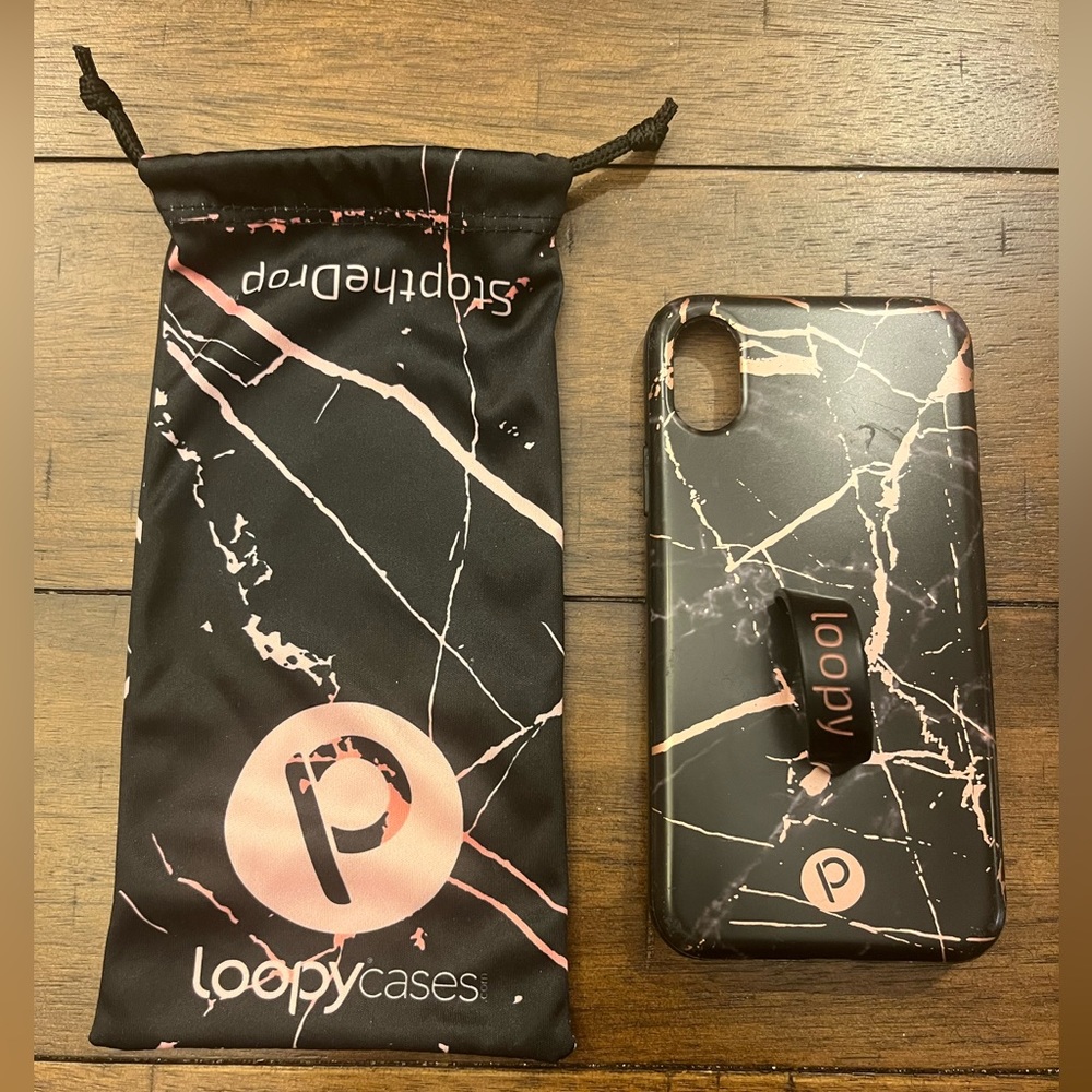 Loopy XS case with pouch.